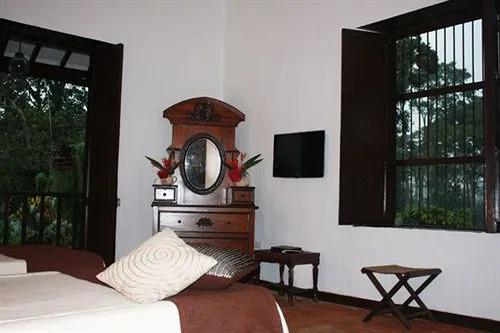 Hacienda El Roble Hotel