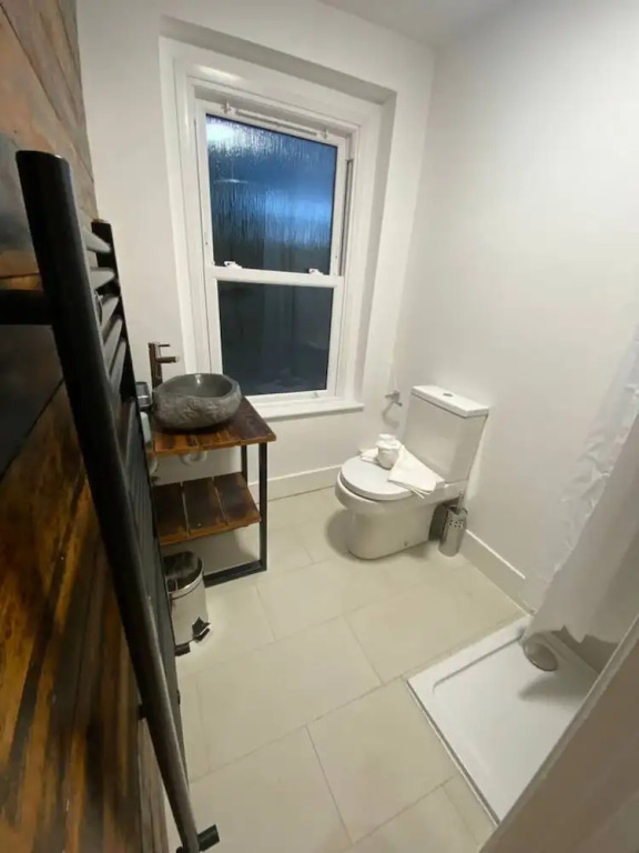 Stylish 2BR Serviced Apartment in Bedford Centre 4