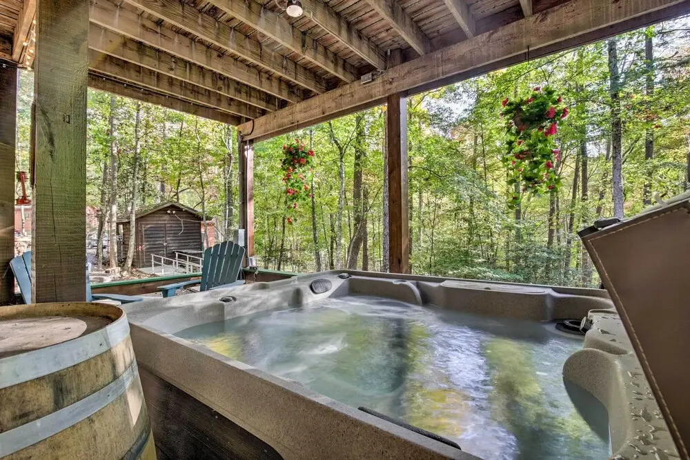 Blairsville Cabin w/ Private Hot Tub!