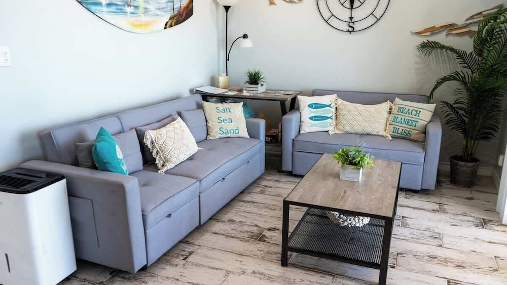 Sweeping 5th Floor Views - Direct Beach - Remodeled