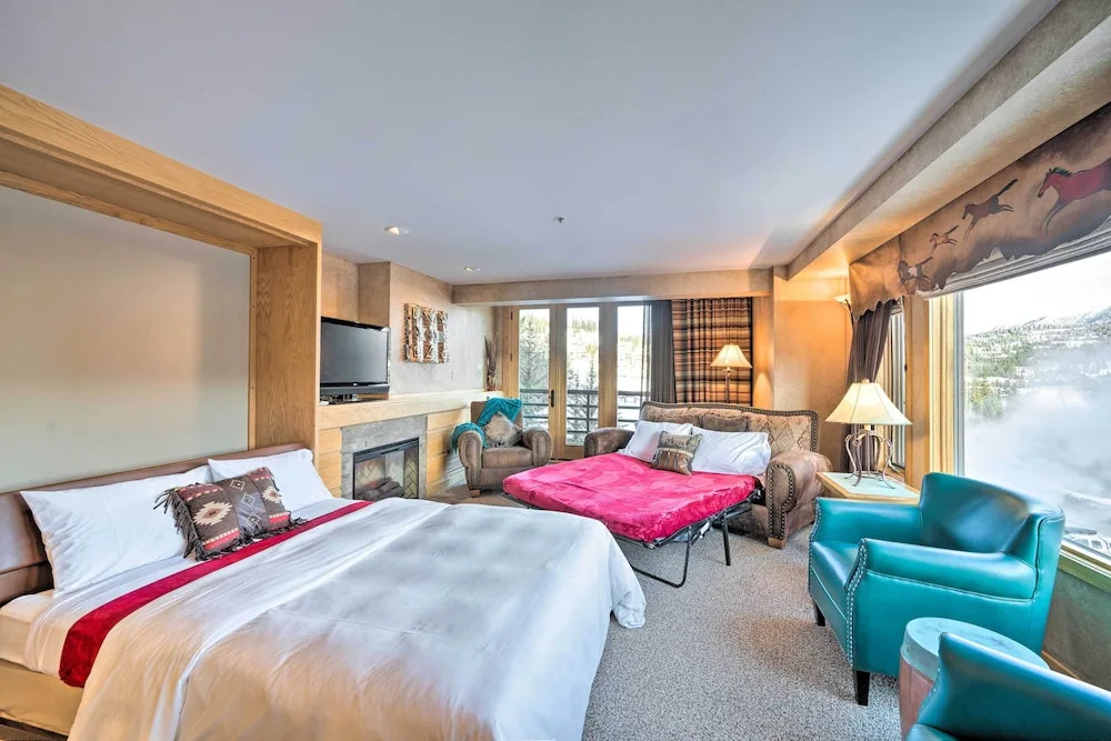 Big Sky Ski-in/ski-out Condo w/ Mountain Views!