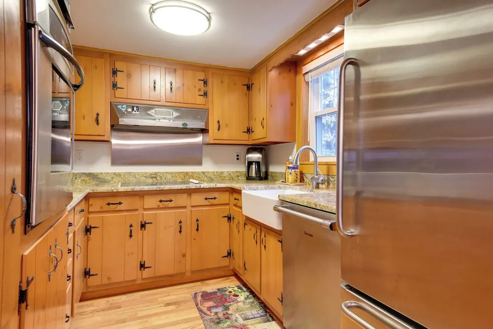 North Conway Home < Walk to Slopes at Cranmore!