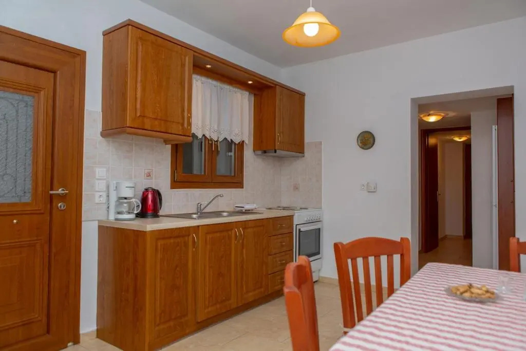 Apiranthian house II (3 BDRM)
