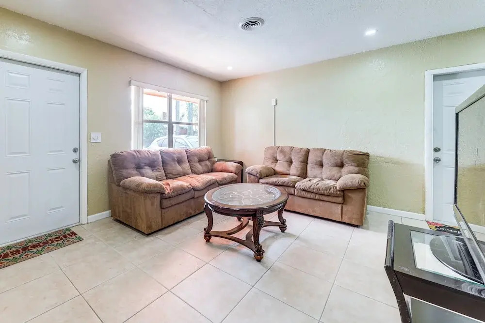 3 Mi to Dania Beach Pier: Convenient Apartment!