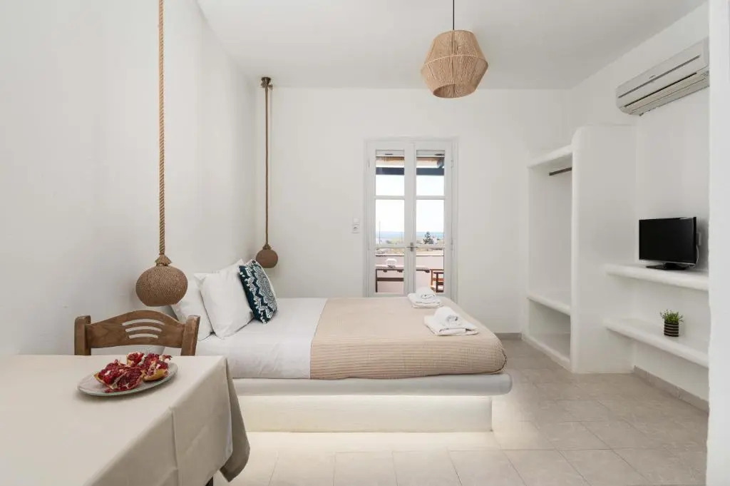 Manolis Studios