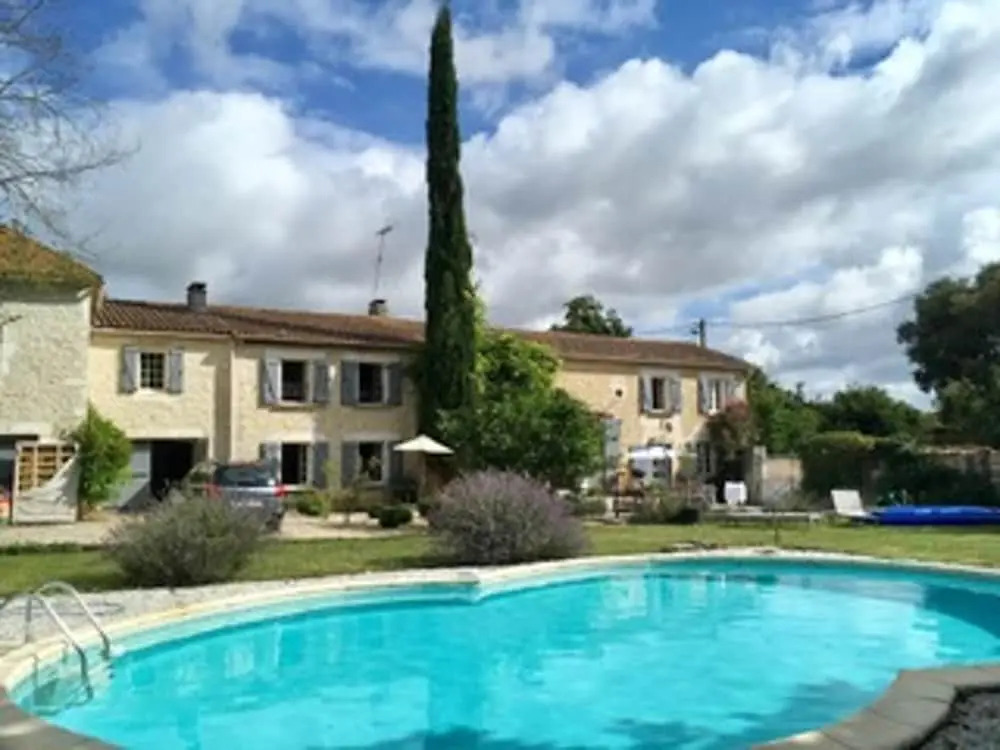 House With 6 Bedrooms in Montignac-charente, With Private Pool, Enclos