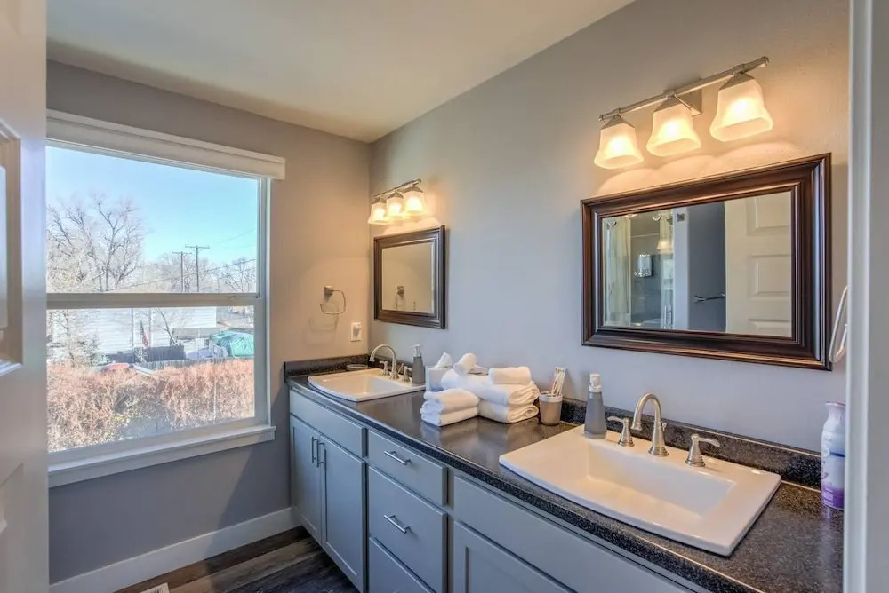 2BR Modern & Chic Comfy Home in Old Colorado