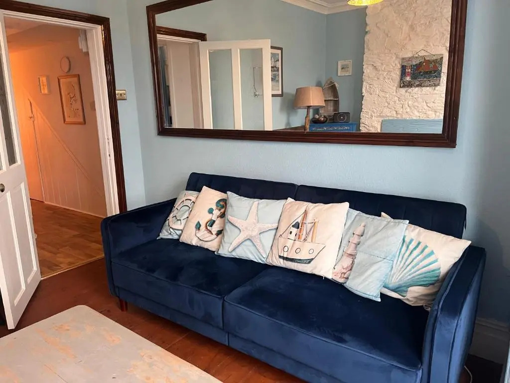Harbour View Ground Floor Flat with Private Parking, only 5 Mins walk to harbour