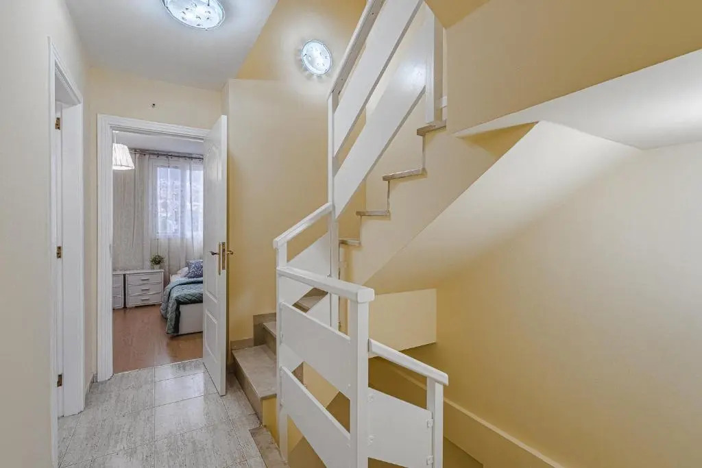 RED Large family apartment, three floors, 10 guests