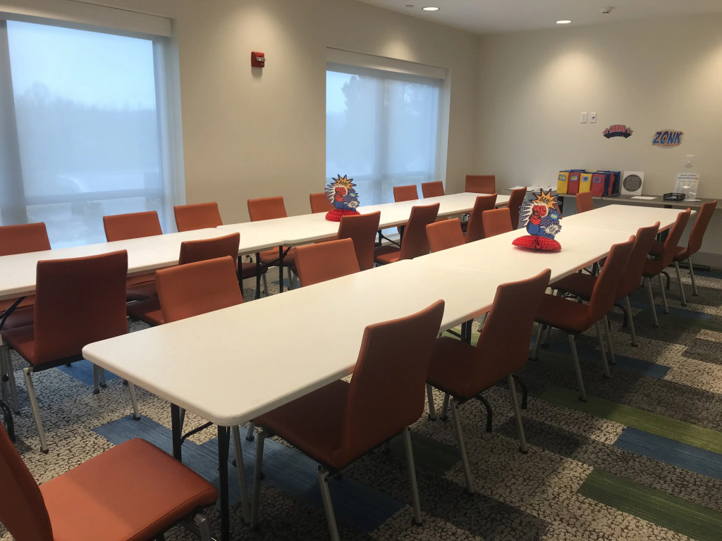 Holiday Inn Express & Suites - Elizabethtown North by IHG