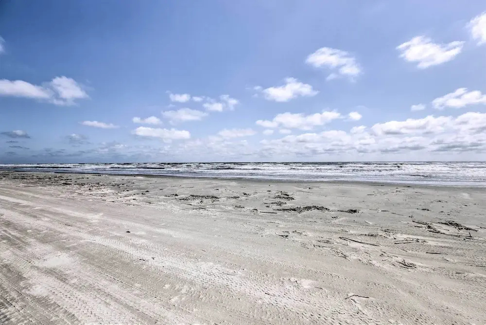 < 1 Mi to Coast: Jamaica Beach Home w/ Pool Access