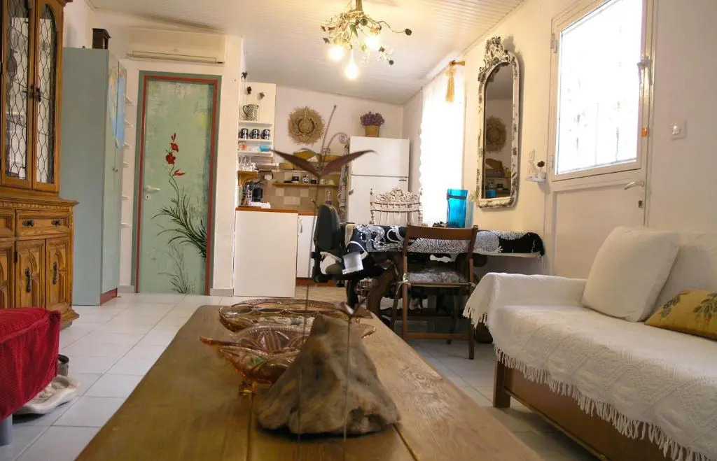 Beachfront self-catering studios in Psatha Bay - 60km from Athens