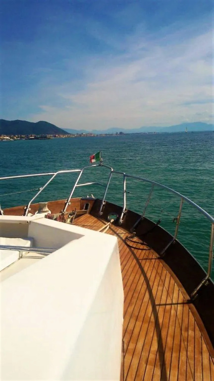 Yacht Akhir Cruise - Amazing Boat At Salerno'S Port With 3 Bedrooms An