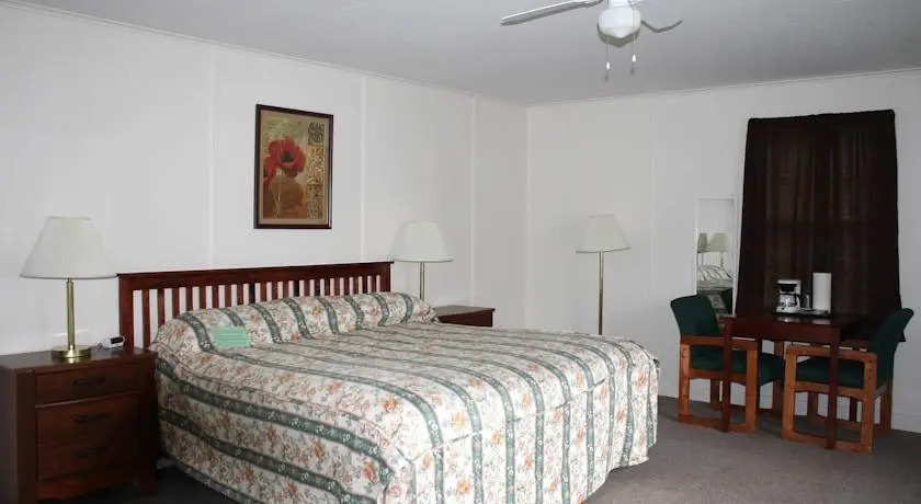 Aurora Inn & Motel