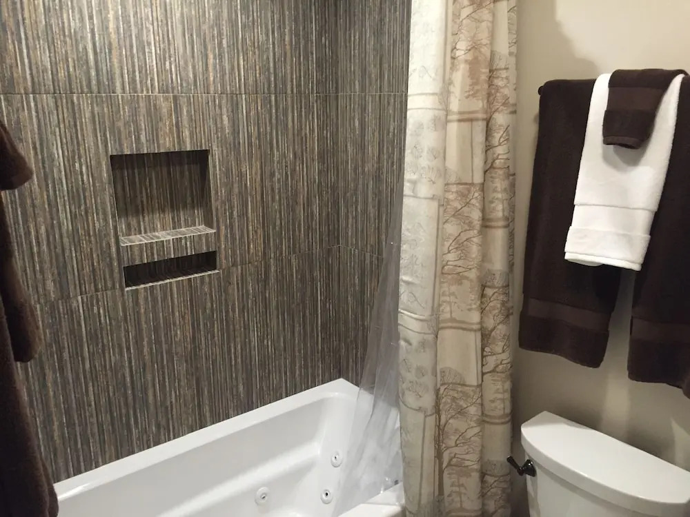 Royal Oak 111 2 Bedrooms 2 Bathrooms Condo