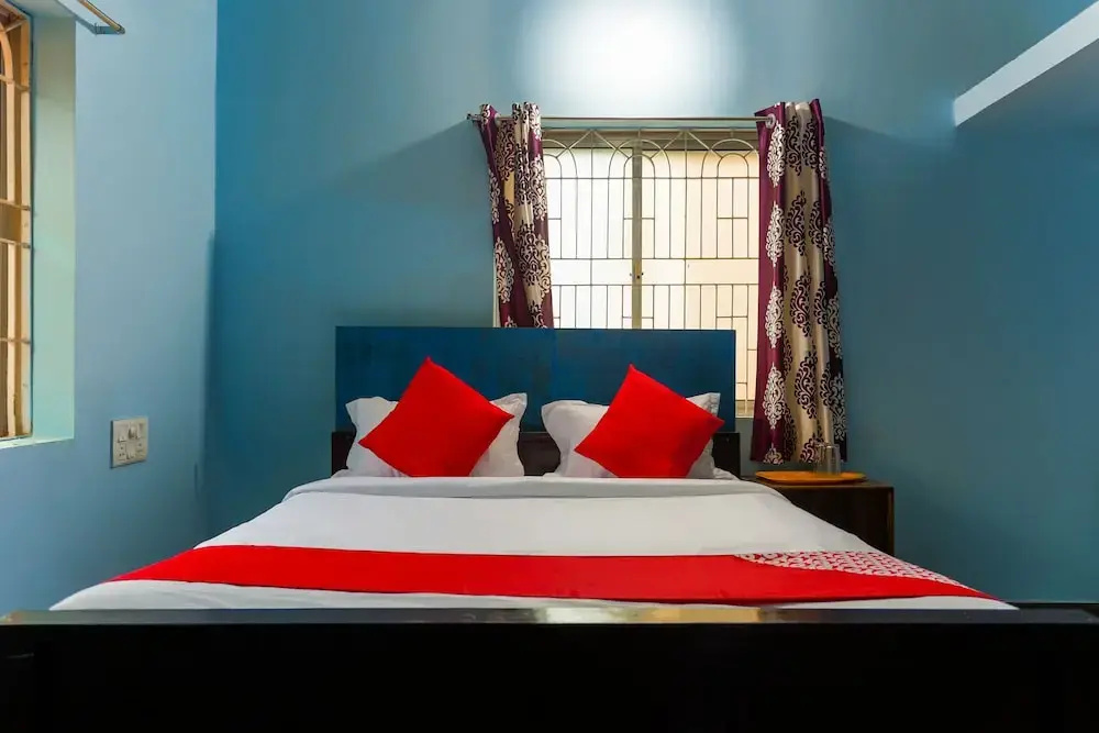 Royal Blues by OYO Rooms