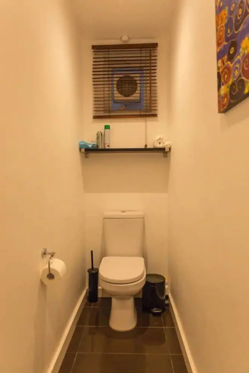Bright And Spacious 2 Bedroom Apartment In Windsor