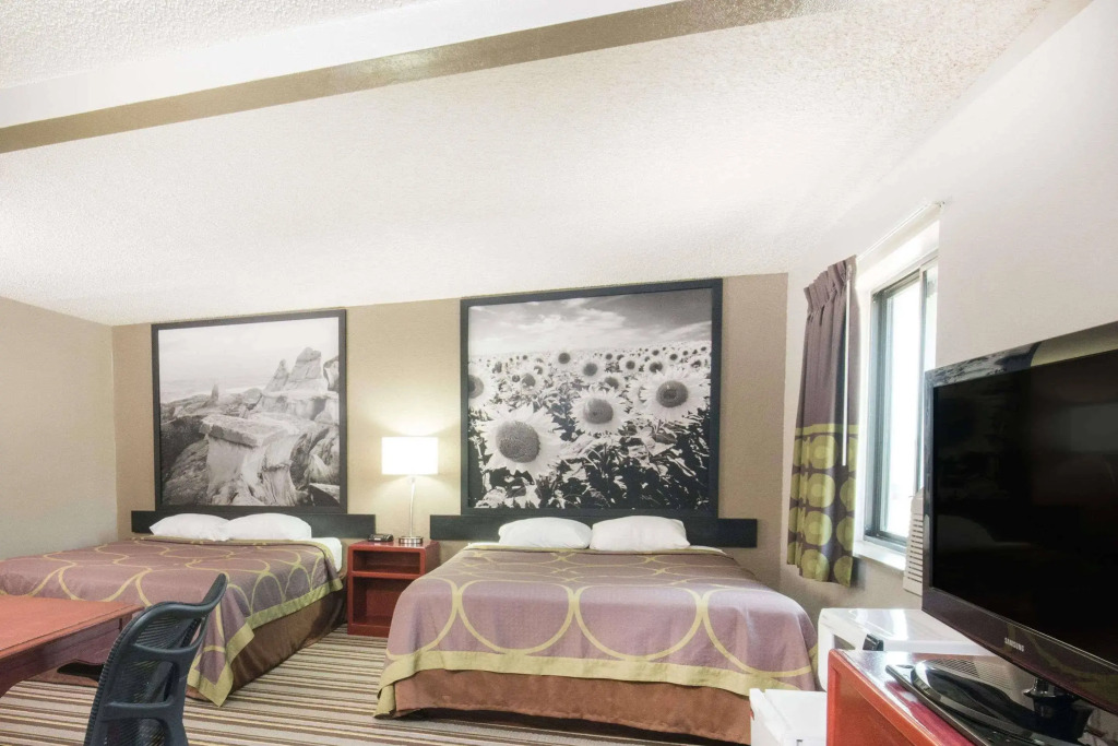 Super 8 by Wyndham Jamestown