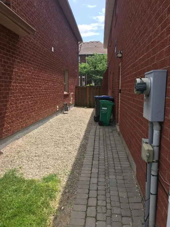 Beautiful 1 bedroom lower level apartment