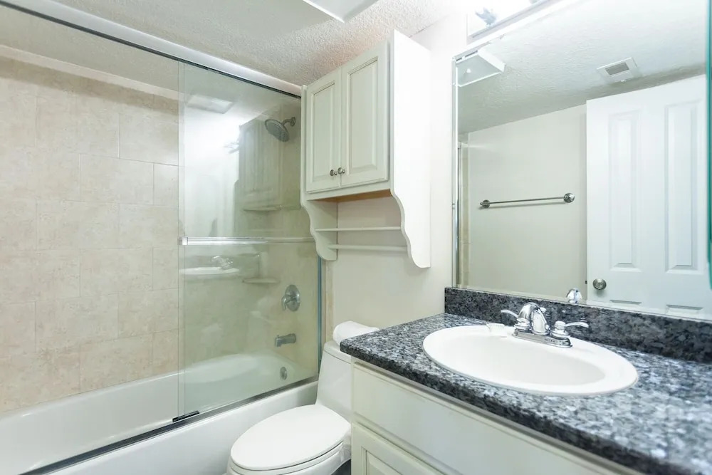 Beachcomber 301 2 Br condo by RedAwning