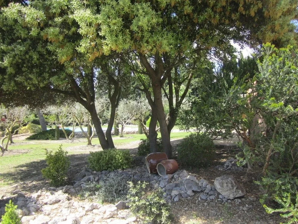 LE CLOS DES CYPRES - Maison dhôtes de Charme - Diner Gourmet & Bien-être