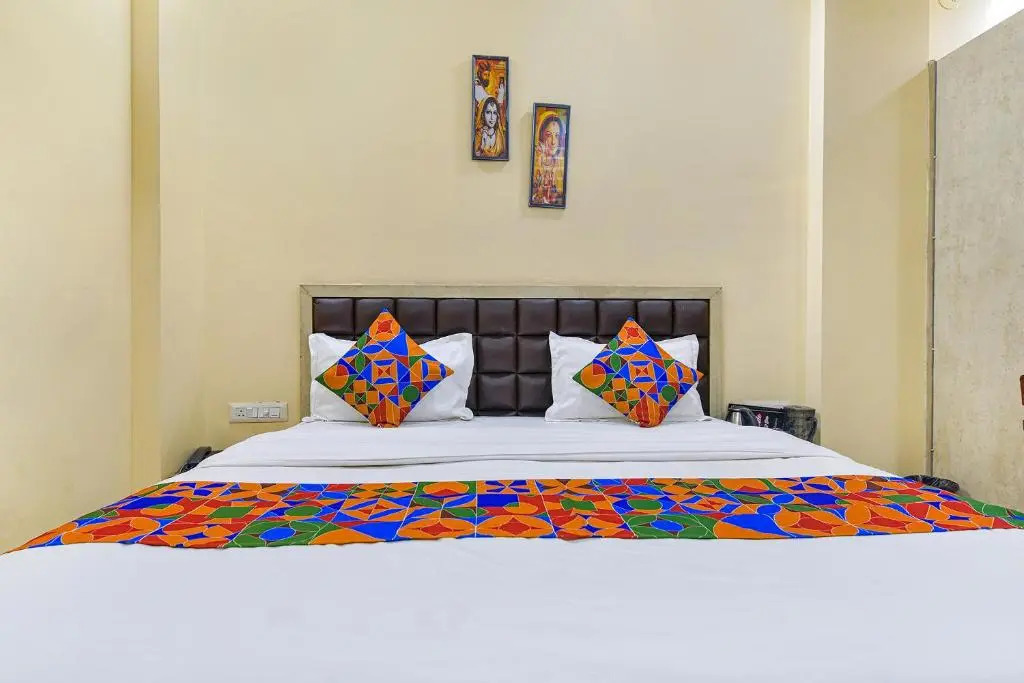 Fabhotel The Castle Homestay Inn