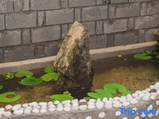 Yuanshe Muyun Ge Homestay (Phoenix Ancient City Nanhua Li Tourist Center Branch)