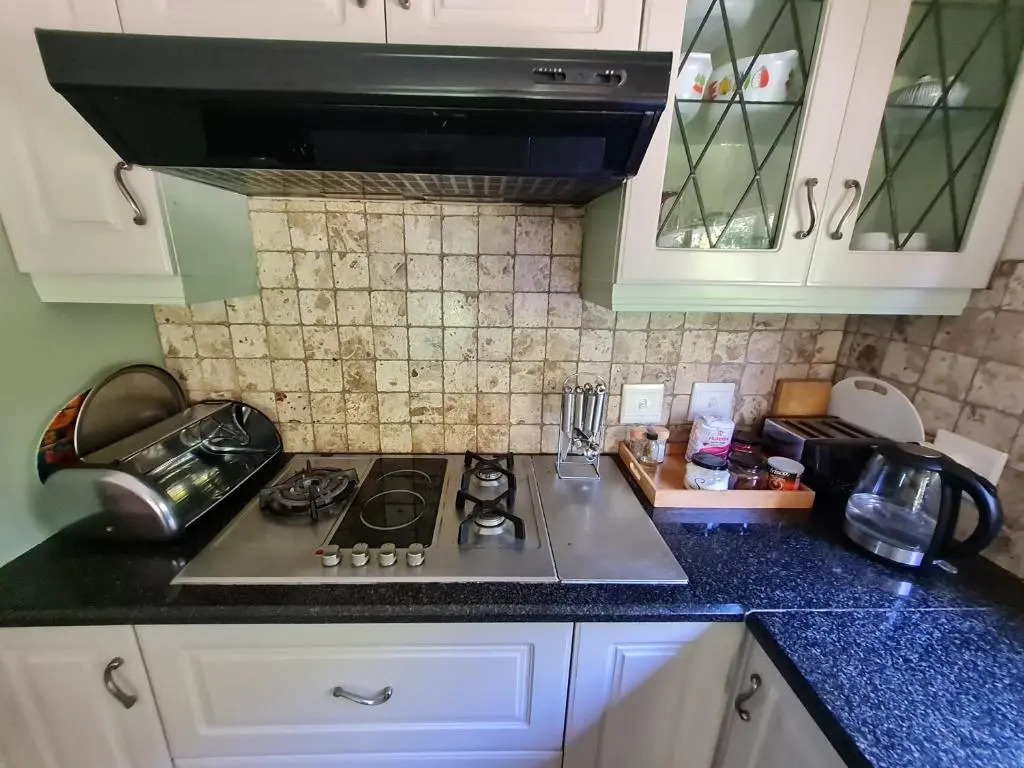2 Bed Cottage at 6 Churchill Lane.