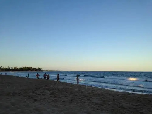 3 Suítes, praia e piscina