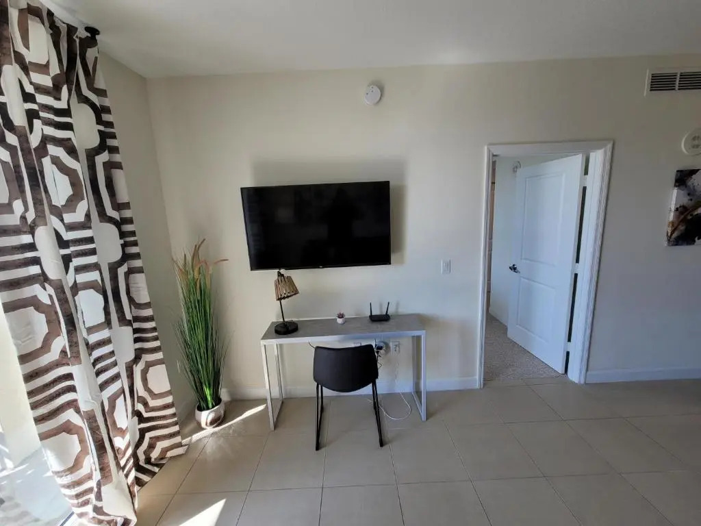 City Place, 2bd2br, Walkability 95