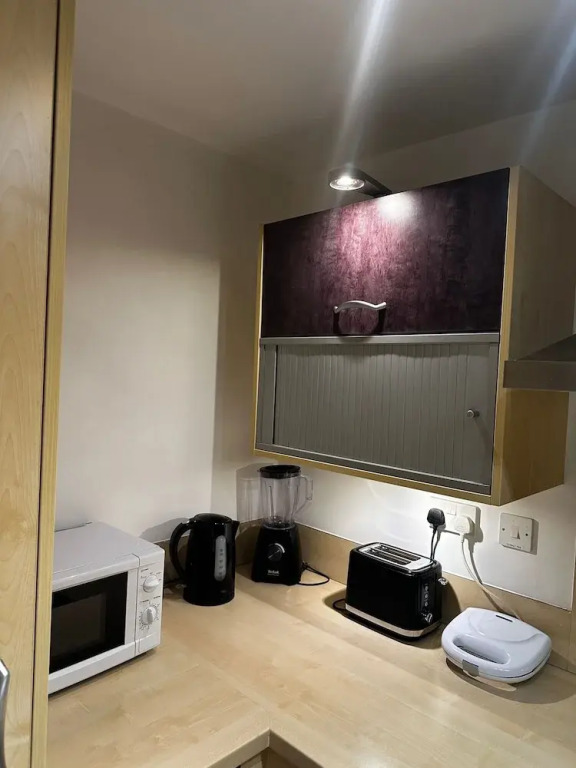 Charming Birmingham Apartment With Mini Balcony and Wifi With a Free Parking