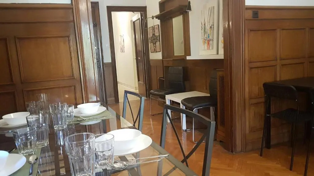 Violet Errathens Apartment - Athens Center, 7 BD, 3 BATH