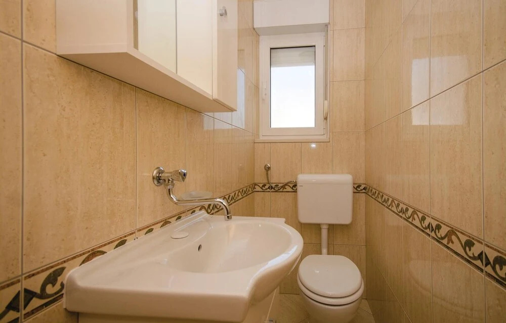 Awesome Home in Kastel Novi with WiFi, 4 Bedrooms & Hot Tub