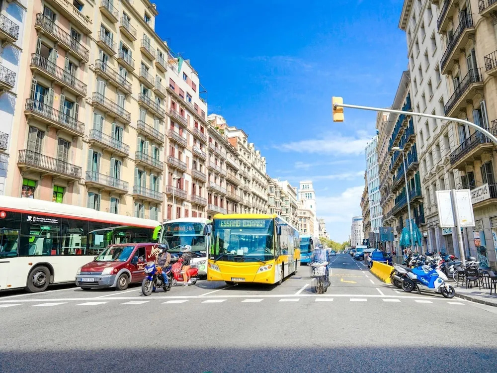 Luxurious apartment for 9 people recently renovated in the center of Barcelona