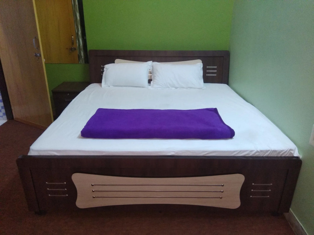Hotel zamarrud palace