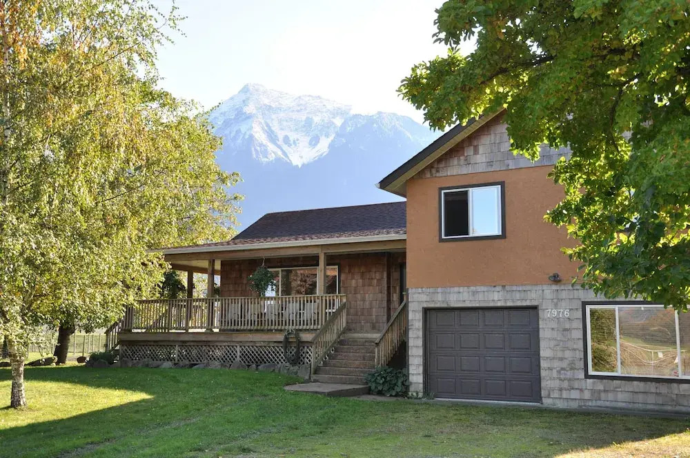 Fraser River Outpost Lodge