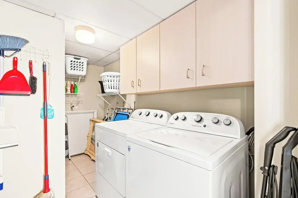 Sunset Hideaway! 3BR 3BA Sleeps 10! Beachfront! Seasonal Beach Chairs!
