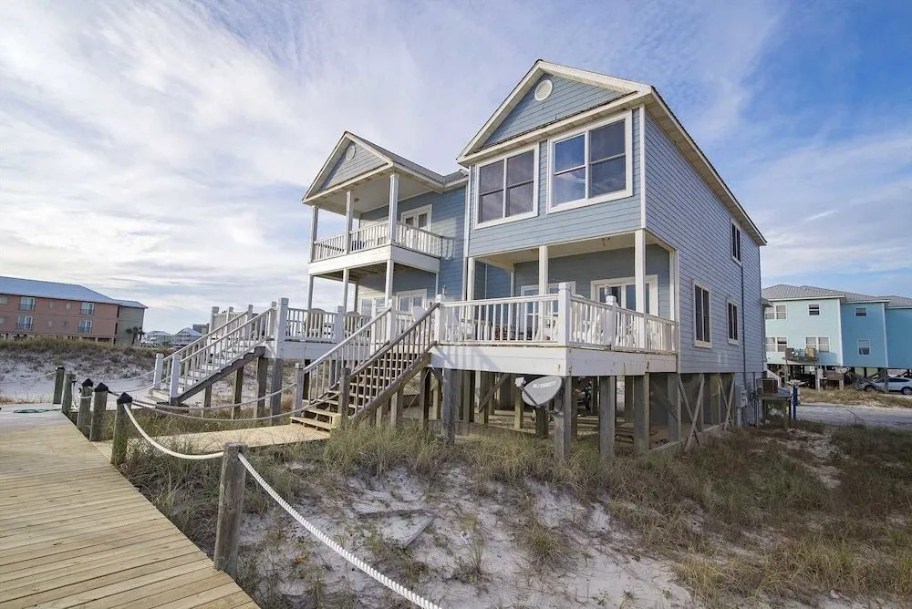 Sand Crab East Beach House 4 Bedrooms 3.5 Bathrooms Home