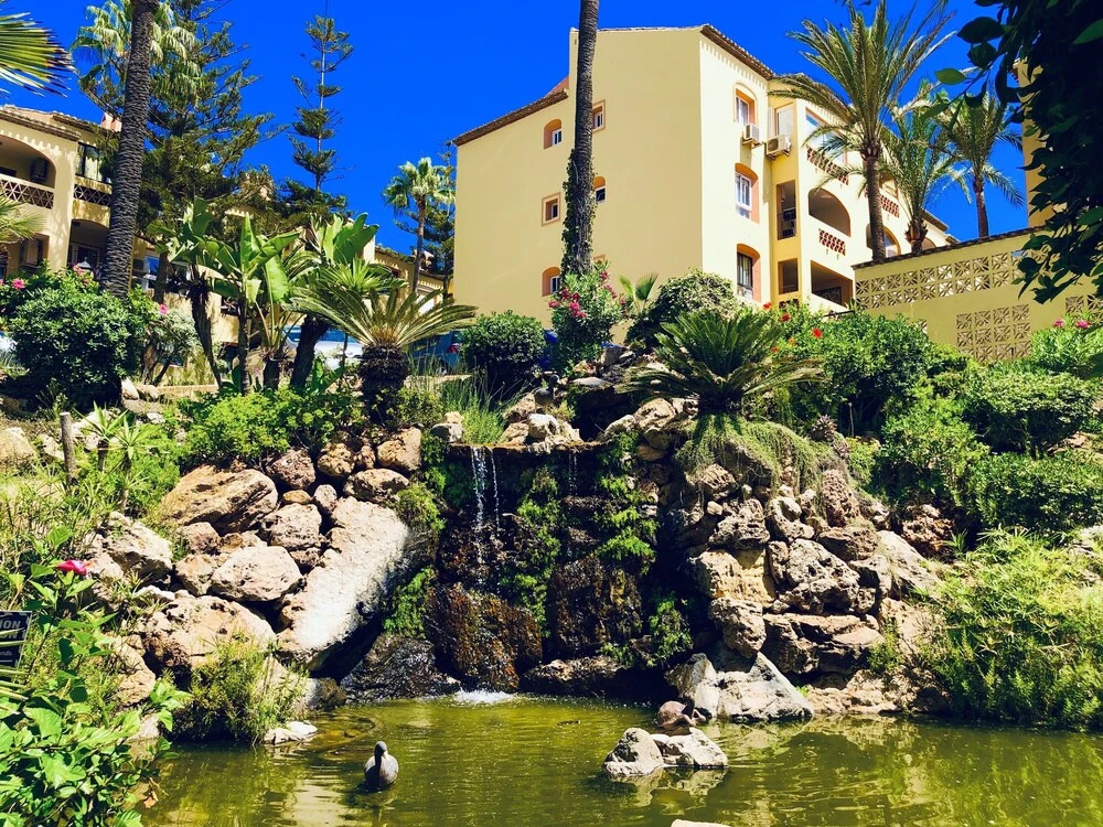 Dona Lola Carolina - Spacious 3 bedroom apartment with sea views and only few metters to the Calahonda Beach
