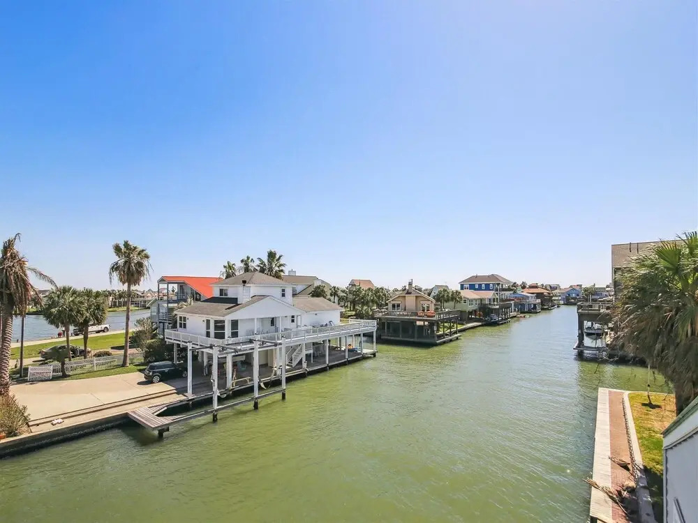 Tranquil Waters by Ryson Vacation Rentals
