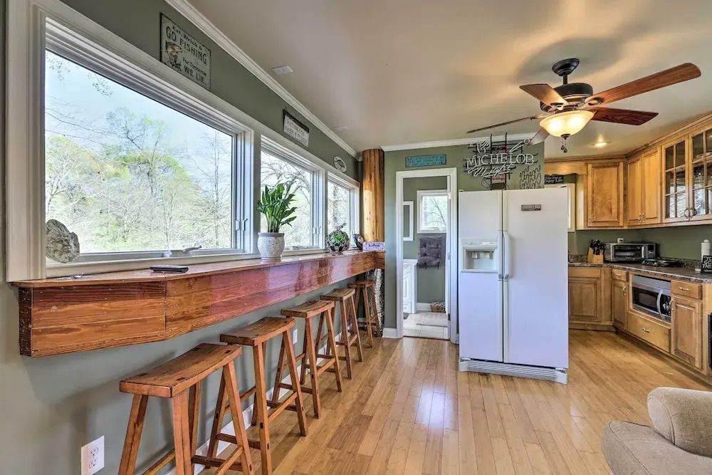Cozy Creekside Cabin w/ Grill: Fish & Explore!
