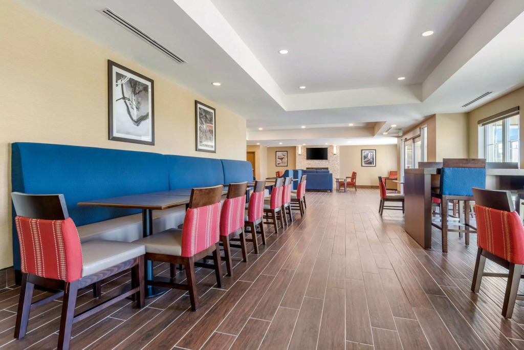 Comfort Inn & Suites