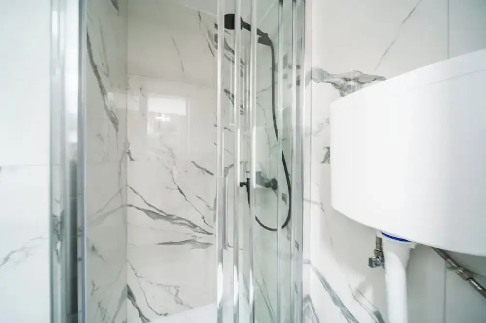 M & J Central Suites