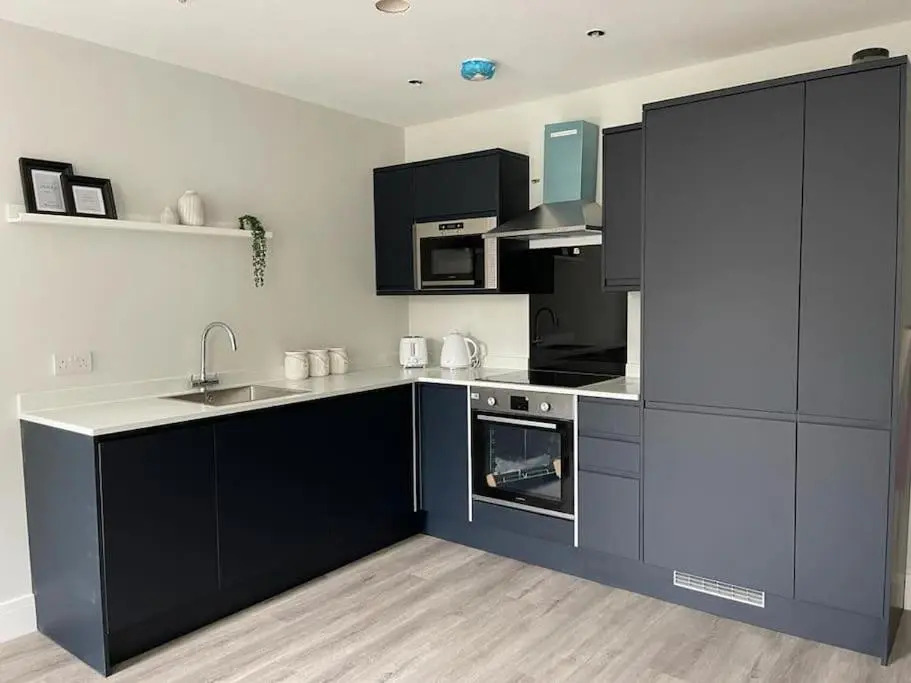 Bright, Vibrant New 1 Bedroom Town Centre Parking