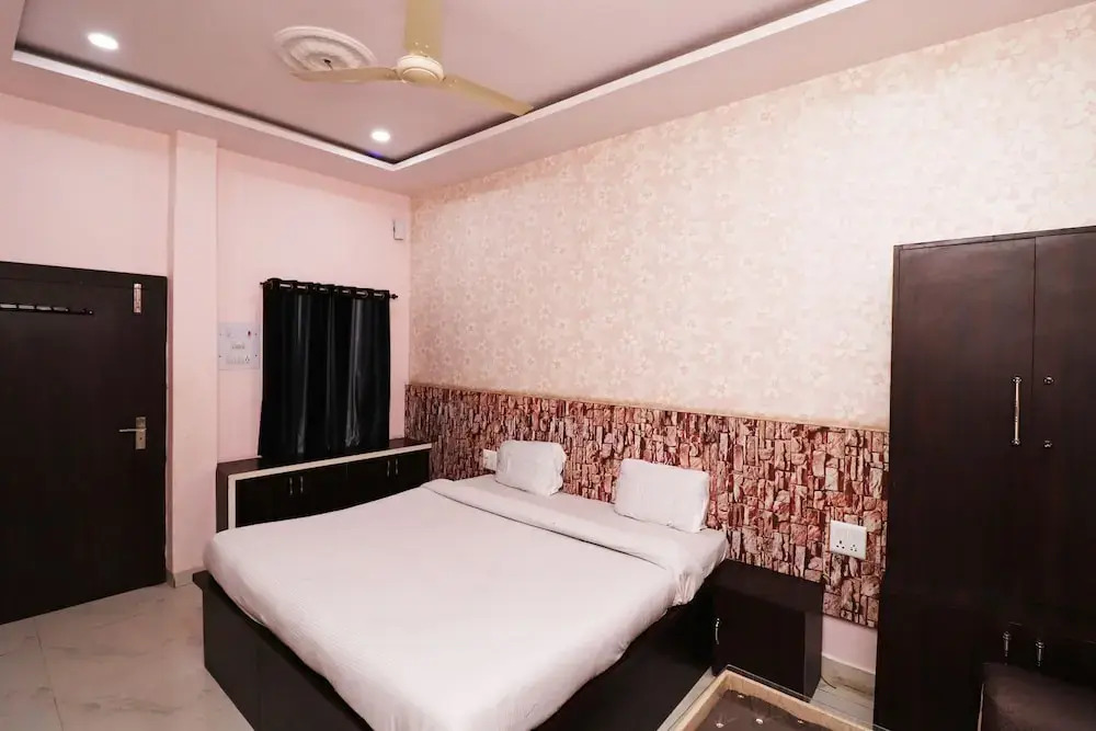 HOTEL ALOK Residency