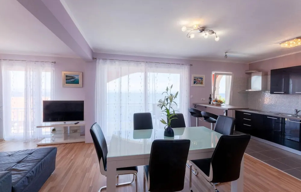 Stunning Home in Prigradica With Wifi and 2 Bedrooms