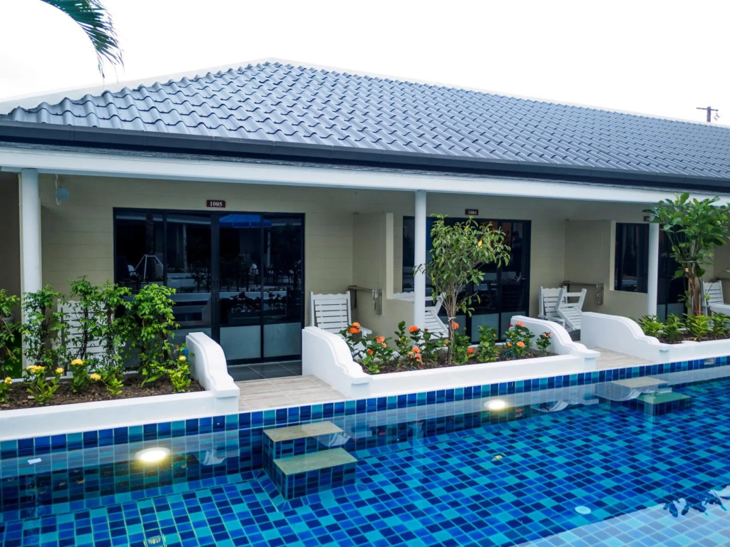 Tuana Hotels Brook Pool Access