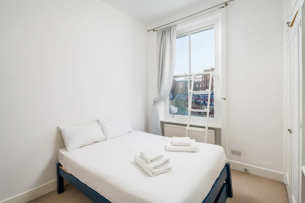 Elegant flat for 4, Moments from Gloucester Rd