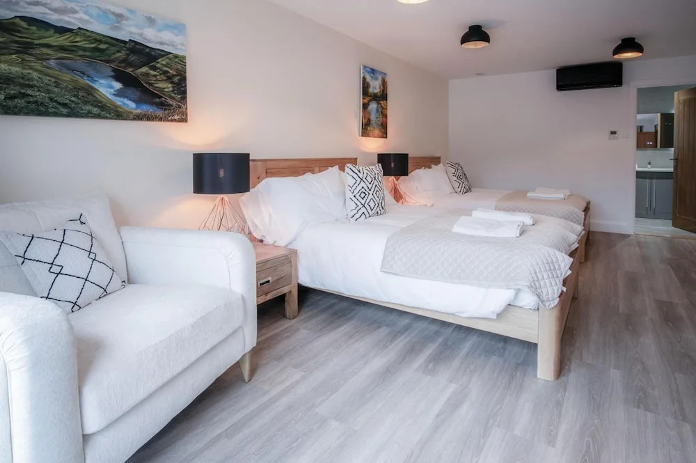 Suite 3 - Sleeping Giant Hotel - PEN Y CAE Inn