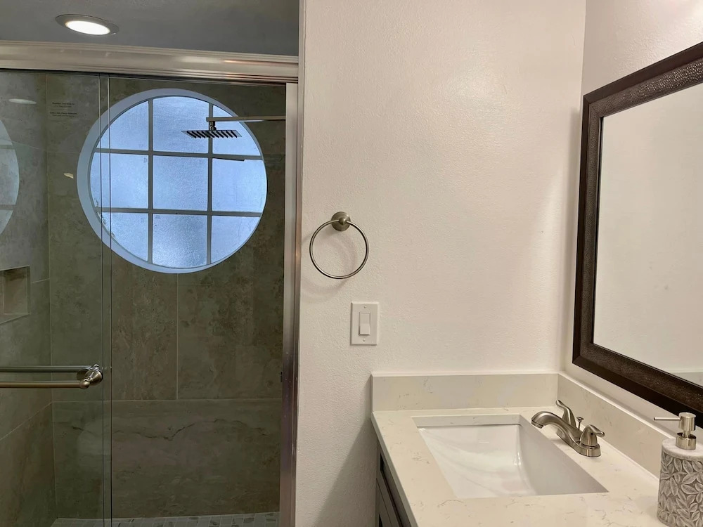Grand Luxury 3BR Apartment Near Disney 010